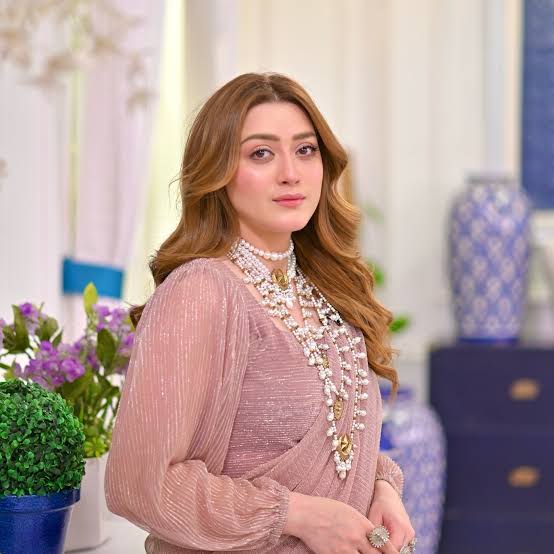 momina iqbal